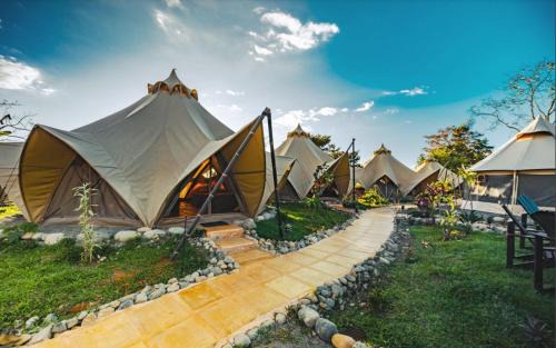 Dominical Otro | Eco Luxe Glamping Nest #5 - 2 Queen Beds at Holos