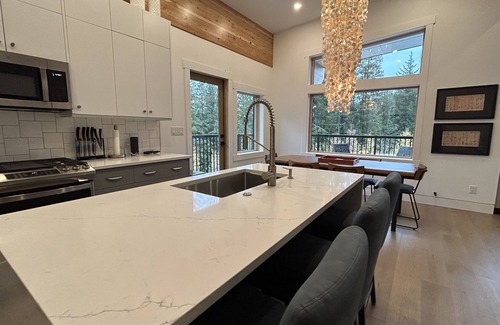 Rossland Casa | Eco-Luxury Mountain House at Red Mountain