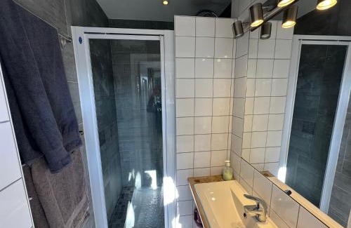 Bois-Guillaume Casa | ECO STUDIOS mezzanine wifi piscine stationnement gratuit terrasse dans jardin