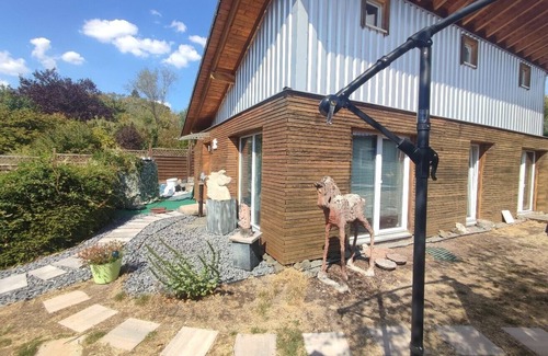Niederkirchen Casa | Eco-thatched house in a super-quiet location