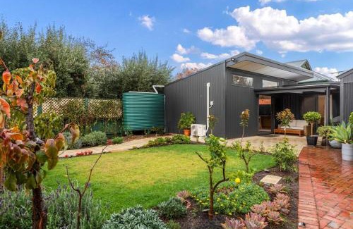 Torrensville Villa | EcoBee Studio in Garden Serenity