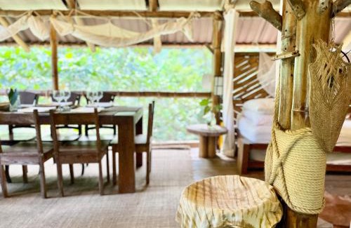 Cocorna Cama Y Desayuno | Ecocabaña Pocahontas en rio Santo Domingo, Melcocho