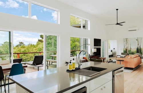 Young Harris Cabina | Lujo Moderno en la Montaña | EcoModMtn 3HAB/3.5BA con Jacuzzi y Vistas