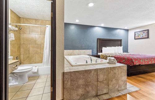 Montrose Hotel | Econo Lodge Akron Copley Northwest