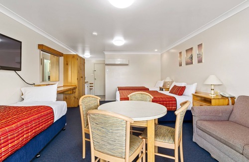 Cowra Hotel | Econo Lodge Alabaster