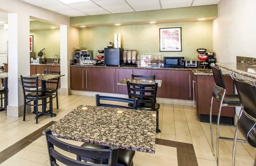 Central Oklahoma City Hotel | Econo Lodge And Suites Bricktown