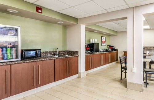 Central Oklahoma City Hotel | Econo Lodge And Suites Bricktown