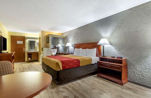 Broken Arrow Hotel | Econo Lodge Broken Arrow - Tulsa