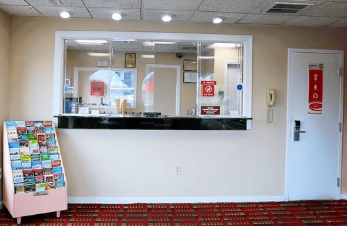 South Norfolk Hotel | Econo Lodge Chesapeake Route 13 and I-464