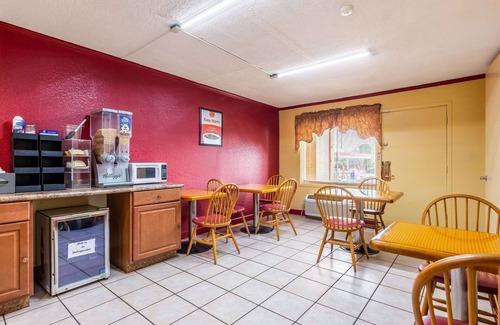 Enderly Park Hotel | Econo Lodge Charlotte Airport Area