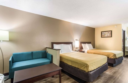Clinton Hotel | Econo Lodge Clinton