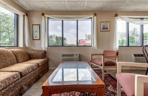 DeWitt Cabina | Econo Lodge Dewitt I-90