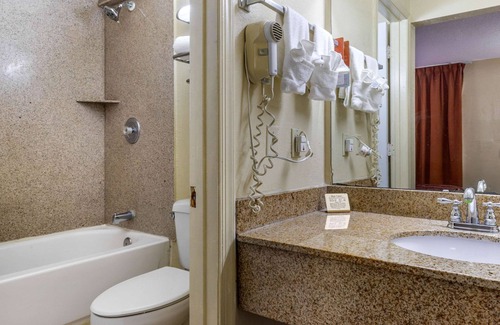 Columbia Hotel | Econo Lodge Fort Jackson