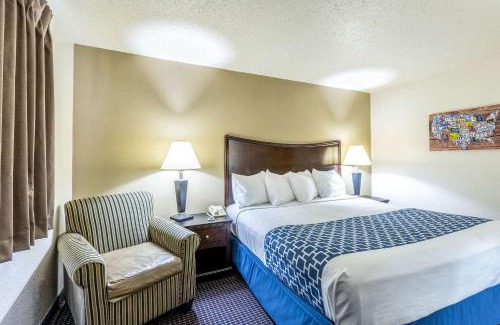 Auburn Hotel | Econo Lodge Inn & Suites Auburn