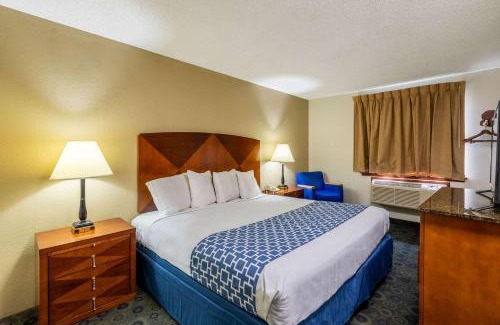 Auburn Hotel | Econo Lodge Inn & Suites Auburn
