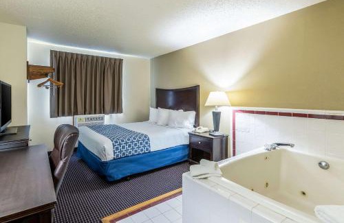 Auburn Hotel | Econo Lodge Inn & Suites Auburn