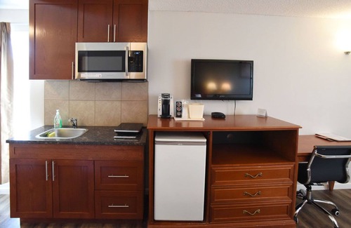 Drumheller Hotel | Econo Lodge Inn & Suites