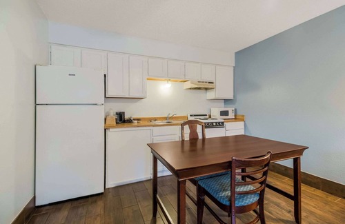 Fulton Hotel | Econo Lodge Inn & Suites Fulton - Rockport