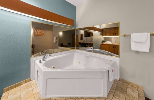 Mesquite Hotel | Econo Lodge Inn & Suites Mesquite - Dallas East