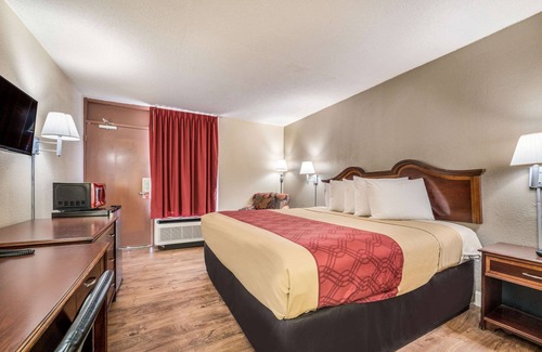 Macon Hotel | Econo Lodge Inn & Suites Macon West