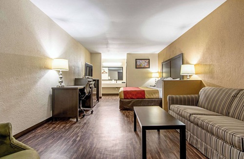Matthews Hotel | Econo Lodge Inn & Suites Matthews - Charlotte