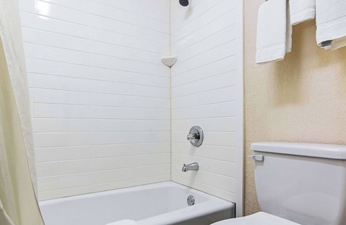 Matthews Hotel | Econo Lodge Inn & Suites Matthews - Charlotte