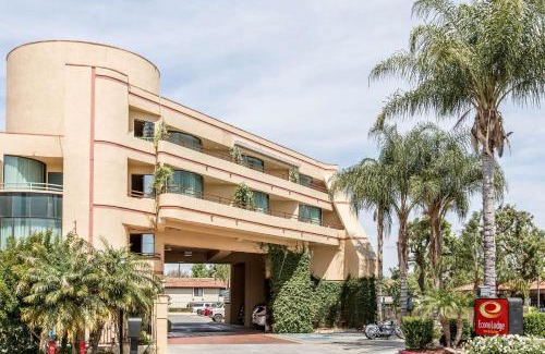 La Sierra Hotel | Econo Lodge Inn & Suites Riverside - Corona