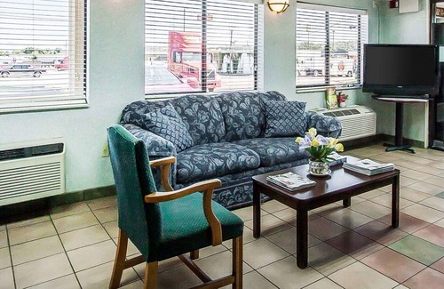 La Vergne Hotel | Econo Lodge Inn & Suites Southeast