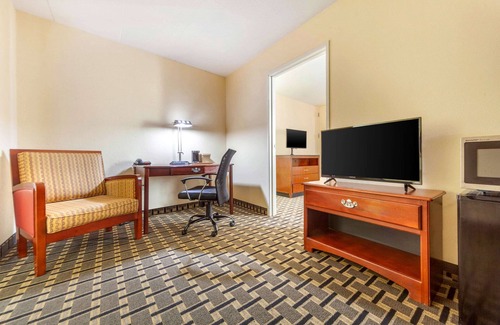 Brookings Hotel | Econo Lodge Inn & Suites