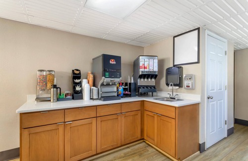 Gatlinburg Hotel | Econo Lodge Inn & Suites Gatlinburg at the Convention Center