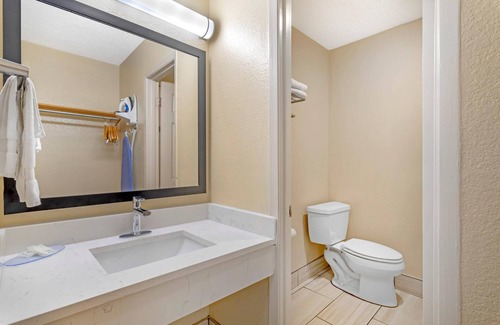 Gatlinburg Hotel | Econo Lodge Inn & Suites Gatlinburg at the Convention Center