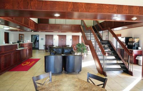 Kearney Hotel | Econo Lodge Inn & Suites