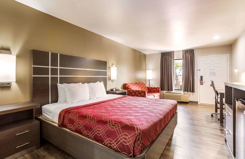 Murfreesboro Hotel | Econo Lodge Inn & Suites Murfreesboro Shopping District