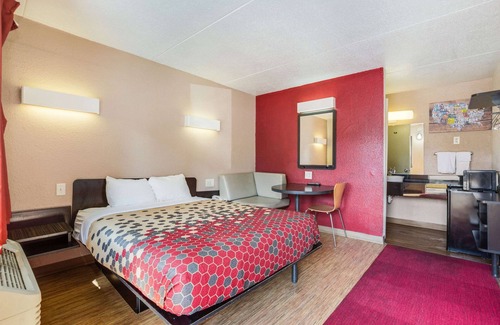 Terre Haute Hotel | Econo Lodge Inn & Suites