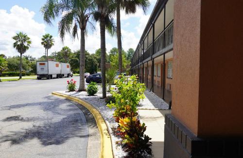 Southside Hotel | Econo Lodge Jacksonville South