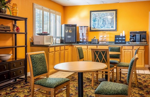 Ashley Oaks Hotel | Econo Lodge
