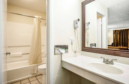 Ashley Oaks Hotel | Econo Lodge