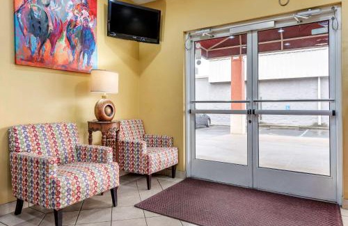 Buechel Cabina | Econo Lodge Louisville Airport
