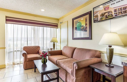 McAlester Hotel | Econo Lodge McAlester