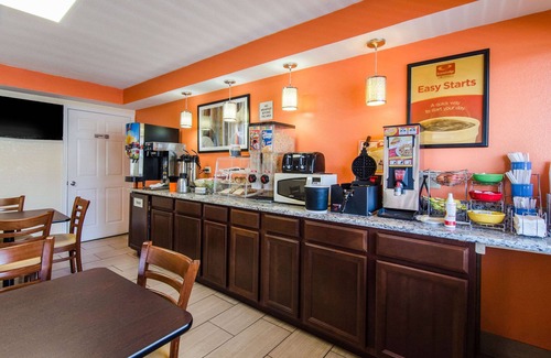 Bristol Hotel | Econo Lodge Near Motor Speedway