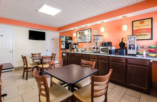 Bristol Hotel | Econo Lodge Near Motor Speedway