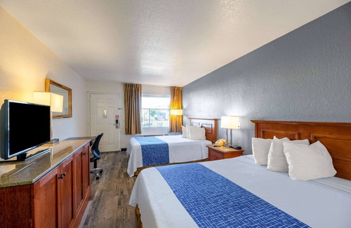 Westown Commercial Center Hotel | Econo Lodge Phoenix North I-17