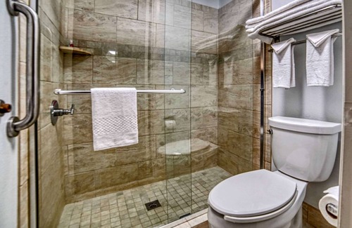 Southeast Raleigh Hotel | Econo Lodge Raleigh near Walnut Creek Amphitheatre