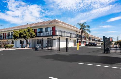 Stockton Cabina | Econo Lodge Stockton near I-5 Fairgrounds