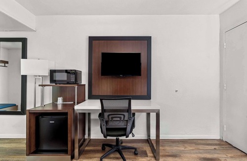 Stockton Hotel | Econo Lodge Stockton near I-5 Fairgrounds