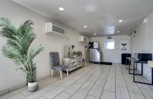 Stockton Hotel | Econo Lodge Stockton near I-5 Fairgrounds