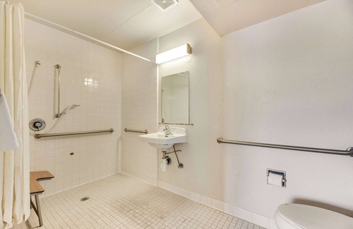 Stockton Hotel | Econo Lodge Stockton near I-5 Fairgrounds