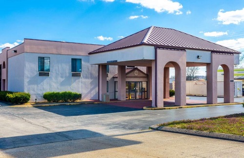 Clarksville Hotel | Econo Lodge & Suites Clarksville