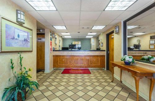 Clarksville Hotel | Econo Lodge & Suites Clarksville