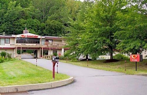 Chinchilla Hotel | Econo Lodge Summit - Scranton